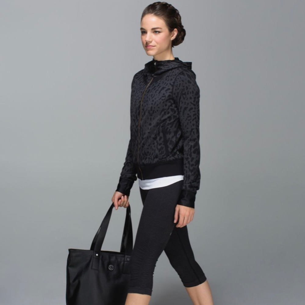 Lululemon namaskar hoodie sz 2 - Picture 3 of 7